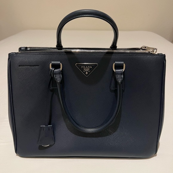 Prada Galleria Saffiano Leather Handbag - Authenticated - Picture 3 of 12